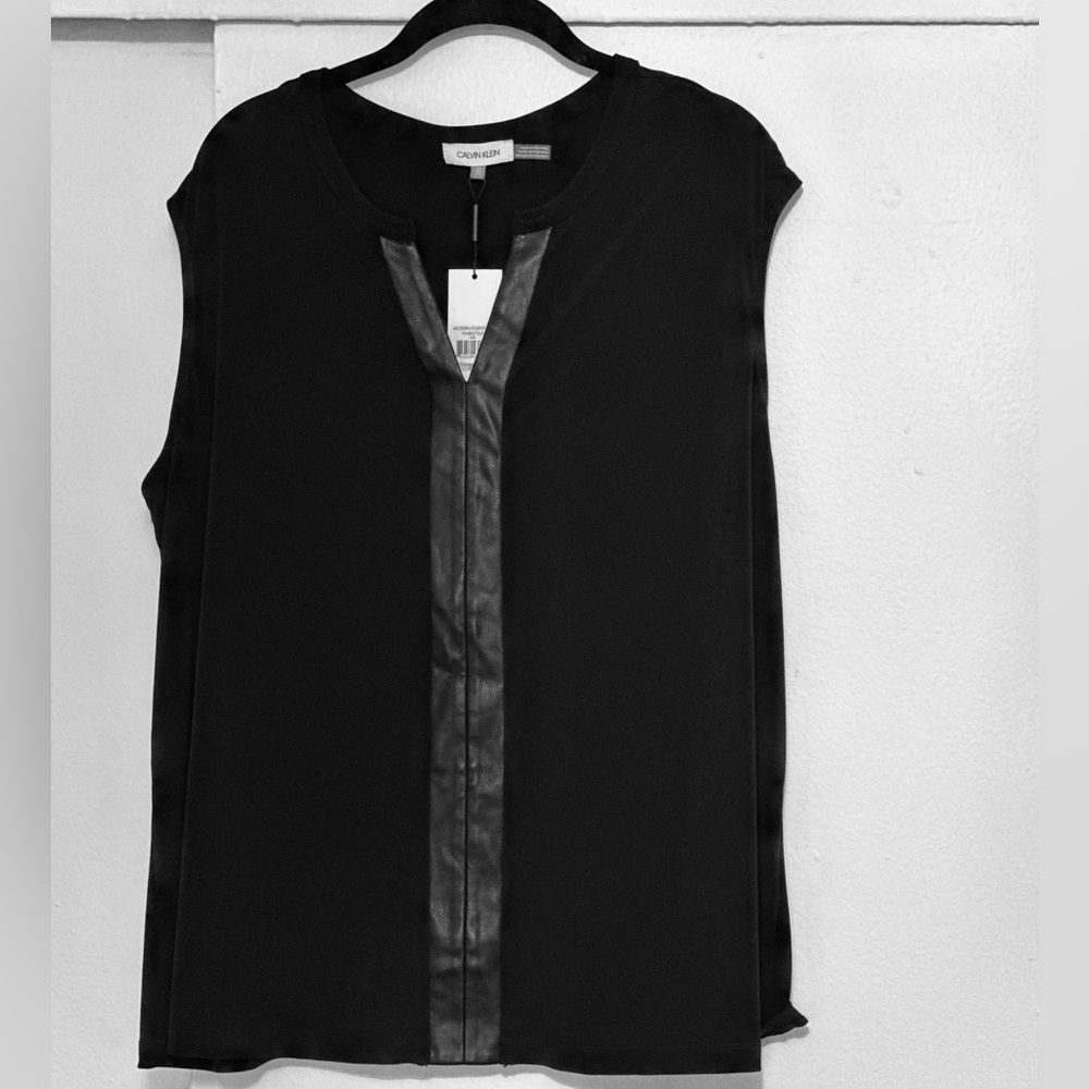 Women sleeveless blouse new with tags size 2X 28” long